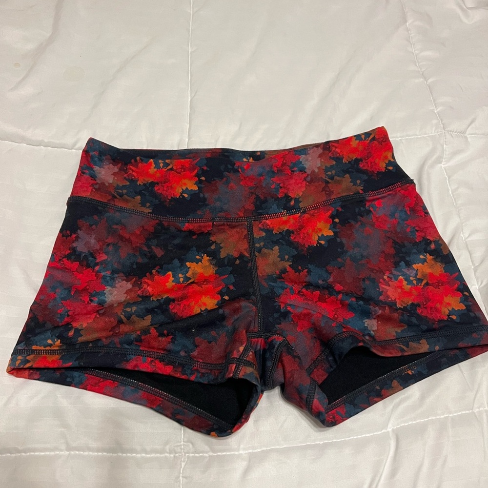 Women’s workout shorts, MED, excellent condition